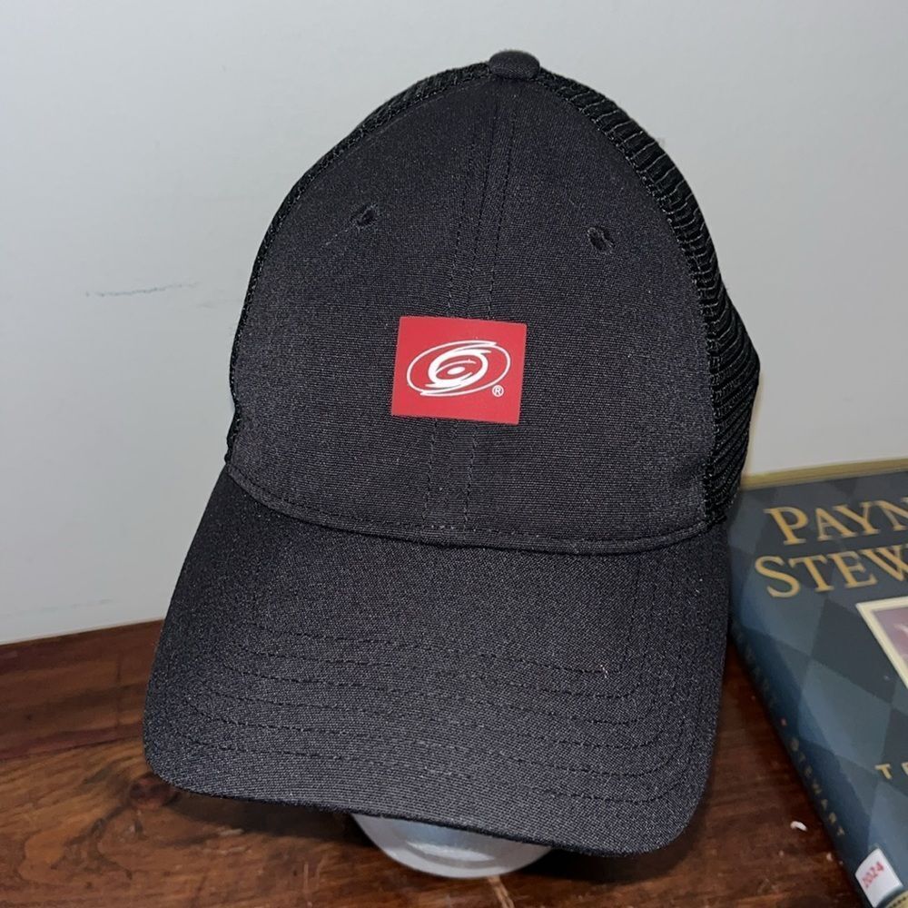 Carolina Hurricanes Black lightly worn Mesh trucker Snapback baseball cap hat